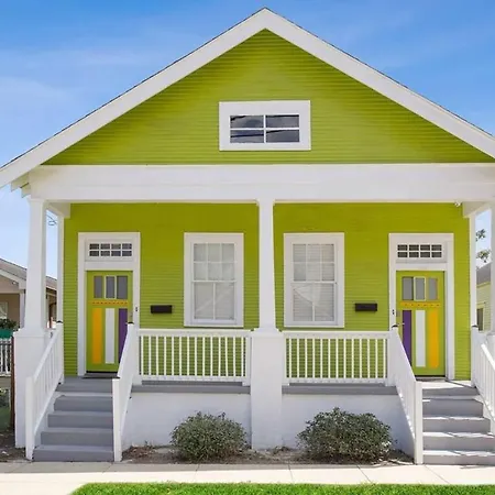 Classic Concierge Serviced House Near French Quarter Holiday home *