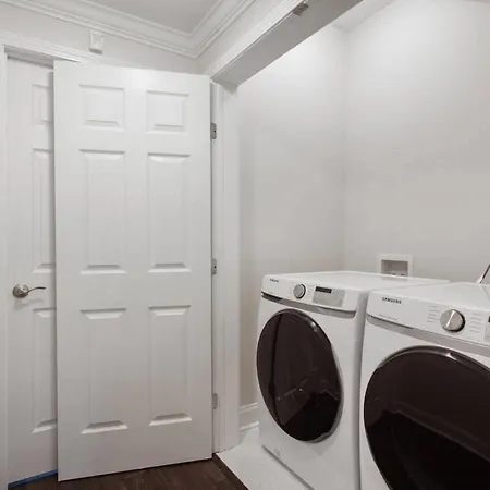 Colorful 5 Bedroom Near Superdome