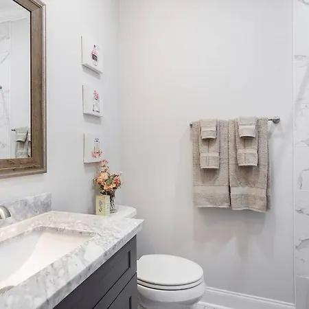 Colorful 5 Bedroom Near Superdome
