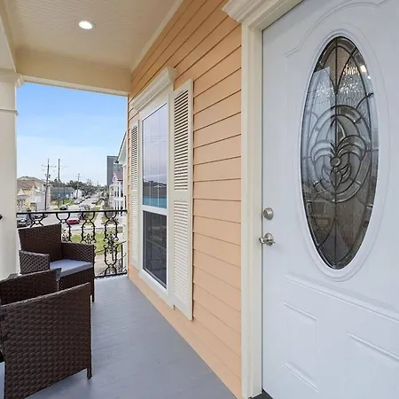 Colorful 5 Bedroom Near Superdome *
