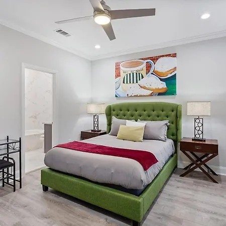 Colorful 5 Bedroom Near Superdome