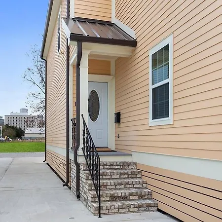 Colorful 5 Bedroom Near Superdome * New Orleans