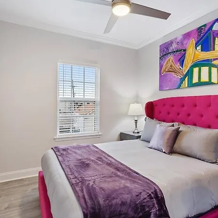 Colorful 5 Bedroom Near Superdome