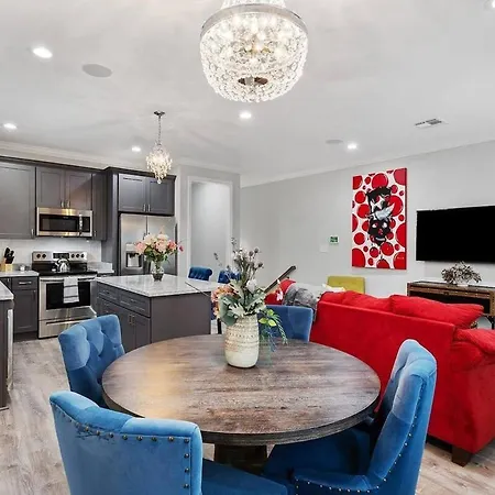 Colorful 5 Bedroom Near Superdome Holiday home New Orleans