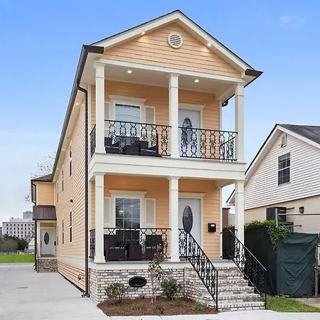Holiday home Colorful 5 Bedroom Near Superdome *