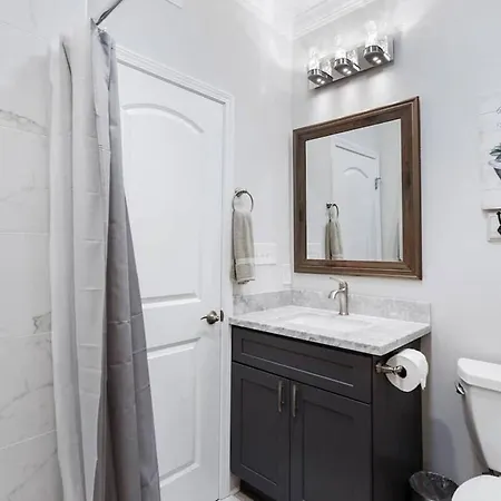 Chic 5 Bedroom Near French Quarter New Orleans