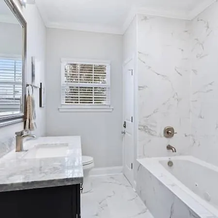 Chic 5 Bedroom Near French Quarter * New Orleans