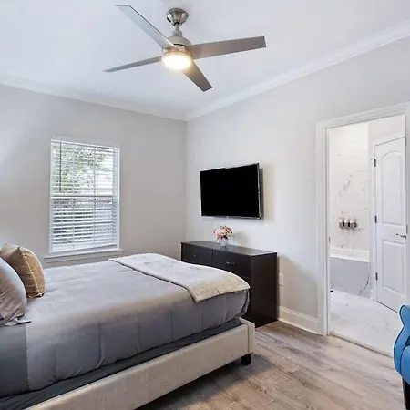 Chic 5 Bedroom Near French Quarter