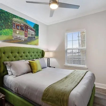 Chic 5 Bedroom Near French Quarter Holiday home