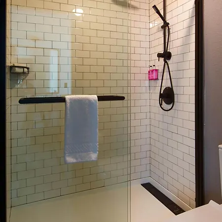 Moxy Downtown/french Quarter Area Hotel 3*