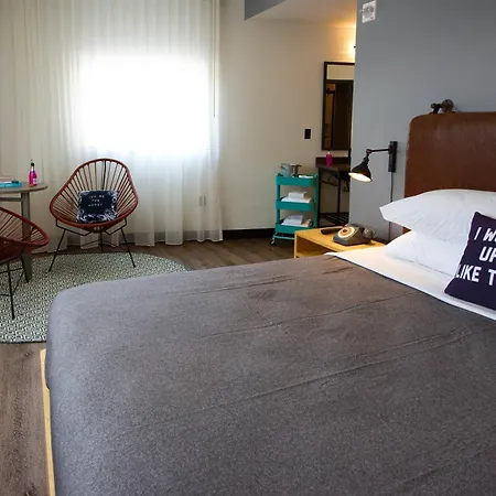 Moxy Downtown/french Quarter Area Hotel