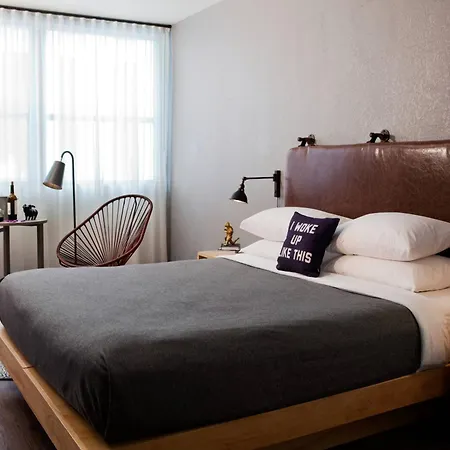 Moxy Downtown/french Quarter Area Hotel 3*