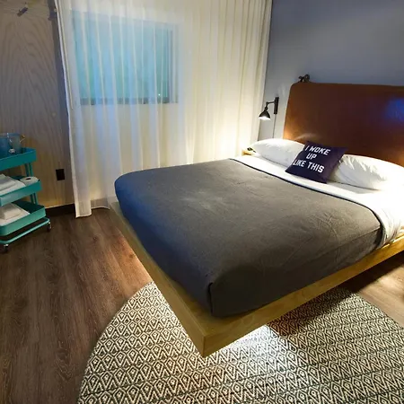 Hotel Moxy Downtown/french Quarter Area 3*