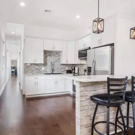 Modern Fresh Historic Holiday home New Orleans