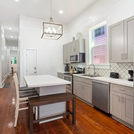 Classic And Charming 3br In Treme Holiday home *