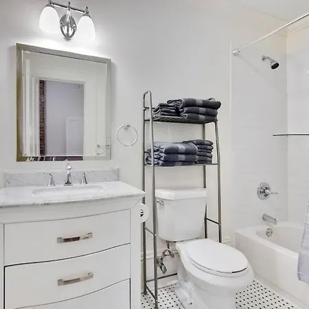 Easy Living Near Fq And The Fairgrounds Holiday home *