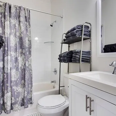 Easy Living Near Fq And The Fairgrounds Holiday home *