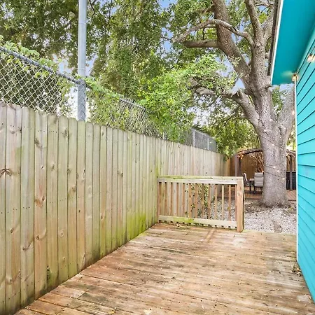 Sun Petals Chic 3bed 3 Mins To Superdome & Cbd Holiday home *