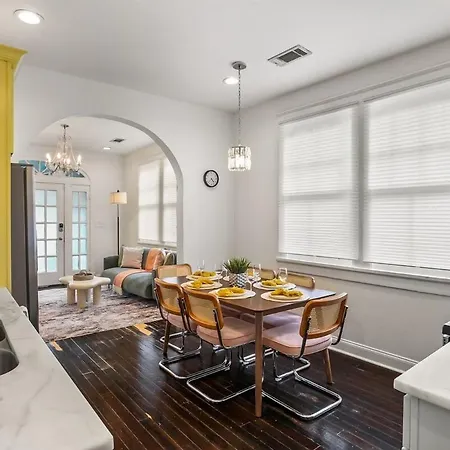 Holiday home Sun Petals Chic 3bed 3 Mins To Superdome & Cbd