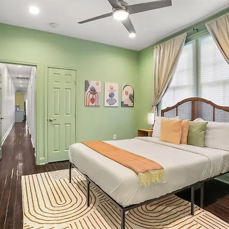 Holiday home Sun Petals Chic 3bed 3 Mins To Superdome & Cbd