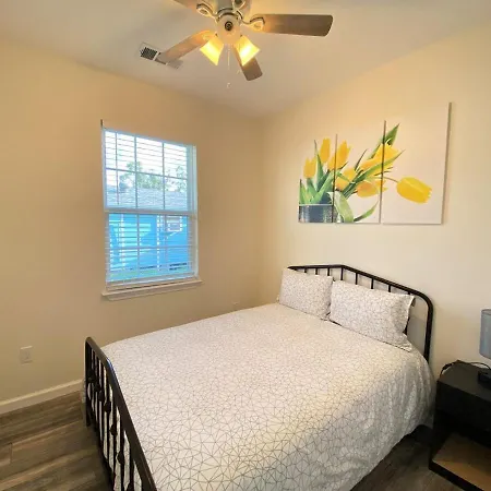 3-bedroom Close To The French Quarter Apartment