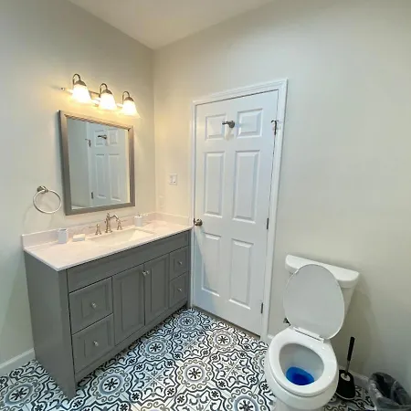 3-bedroom Close To The French Quarter Apartment *