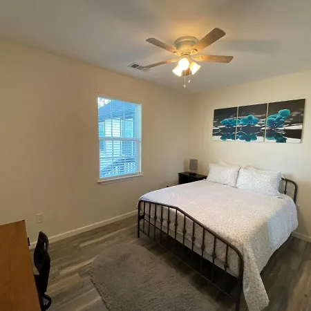 3-bedroom Close To The French Quarter Apartment *