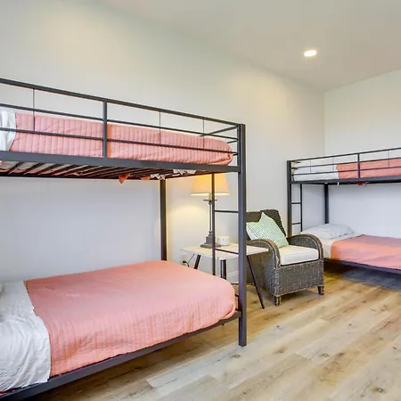 Lakefront Nola W/ Hot Tub & Views! Holiday home *