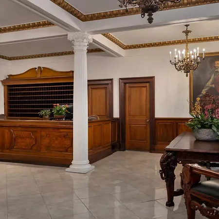 Le Richelieu In The French Quarter Inn 3*