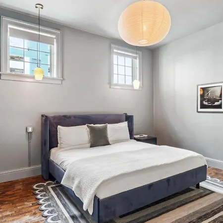 The Mary Beth & Gallery Apartment *