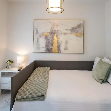 Mid Magic 7 Apartment *