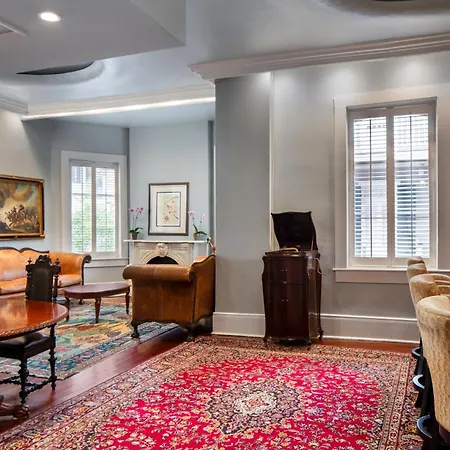 Courtyard By The French Quarter 3*