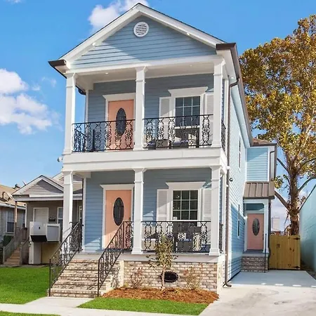 Modern 3 Bedroom In Mid Holiday home New Orleans
