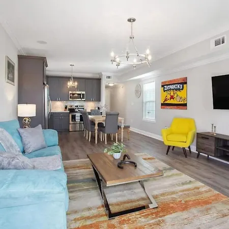 Modern 3 Bedroom In Mid Holiday home New Orleans