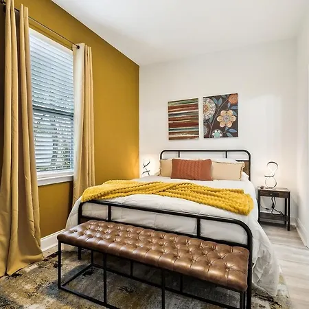 Spacious 5br Getaway In Nola Apartment
