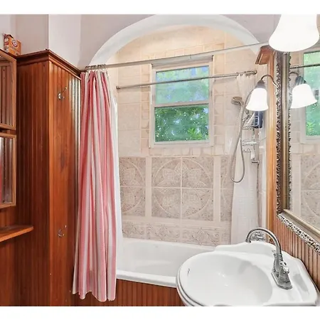 Apartment Getaway On Chartres