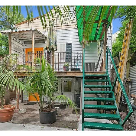 Getaway On Chartres