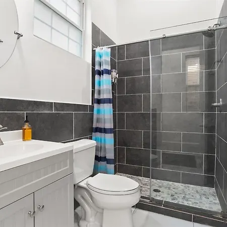 Cozy Fresh Lux House Near Downtown