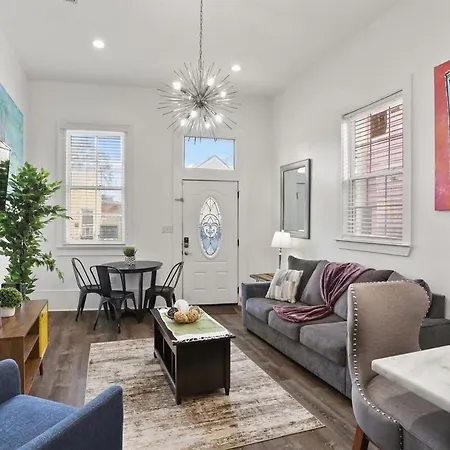 Cozy Fresh Lux House Near Downtown