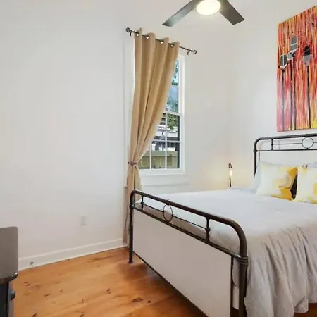 Holiday home Cozy Escape With Private Outdoor Space *