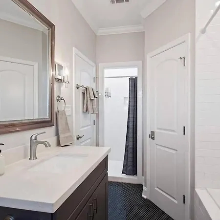 Exceptional Up-class Living Near Superdome *