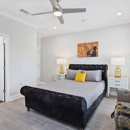 Exceptional Up-class Living Near Superdome Holiday home *