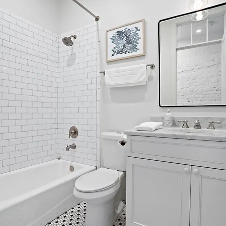 Group-friendly Near Bourbon Street