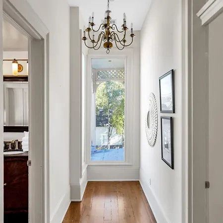 Chic W Balcony In Lower Garden District Holiday home