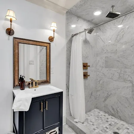 Chic W Balcony In Lower Garden District Holiday home New Orleans