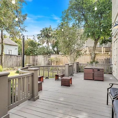 Holiday home Chic W Balcony In Lower Garden District *