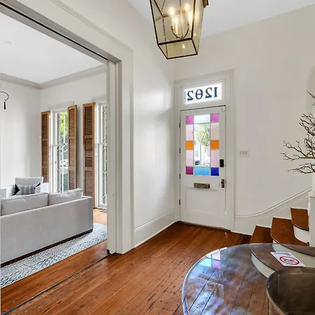 Chic W Balcony In Lower Garden District New Orleans