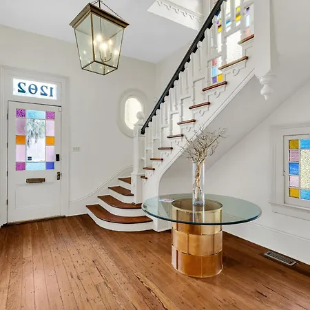 Chic W Balcony In Lower Garden District