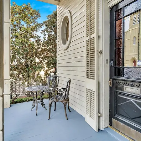 Holiday home Chic W Balcony In Lower Garden District