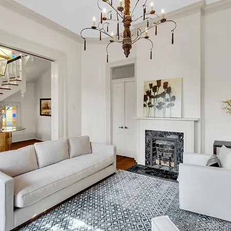 Chic W Balcony In Lower Garden District *